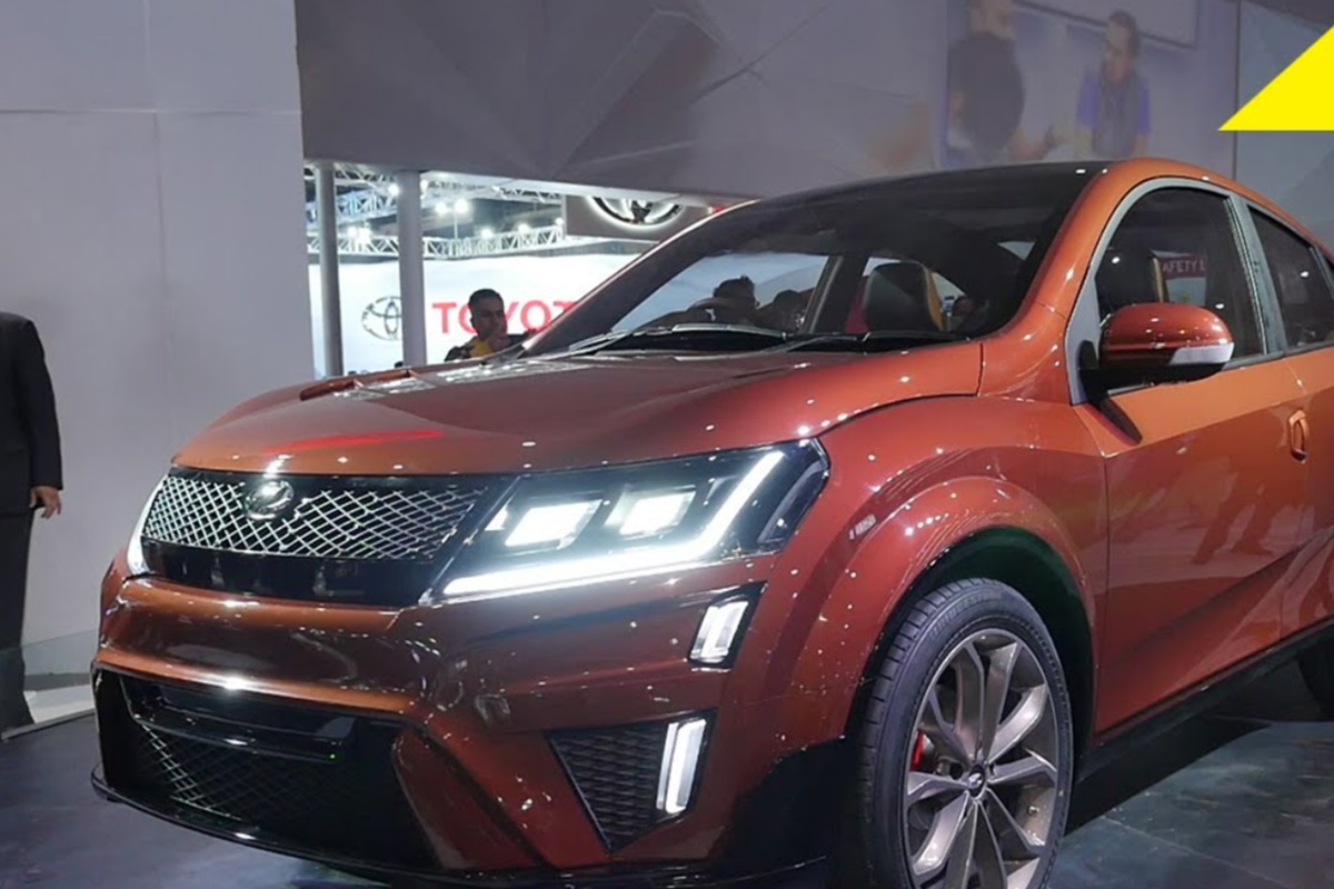 Mahindra XUV900